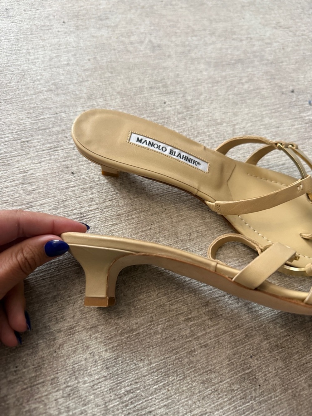 New Manolo Blahnik Gold Ring Kitten Heel Sandals - Picture 4 of 5
